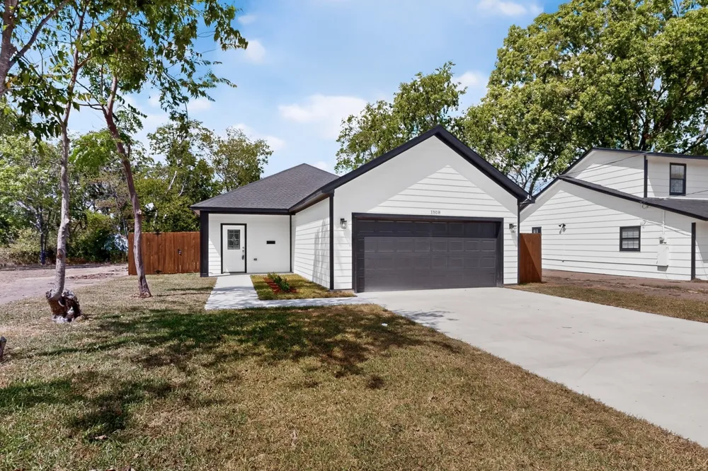 1308 E Collin Street Corsicana, TX 75110