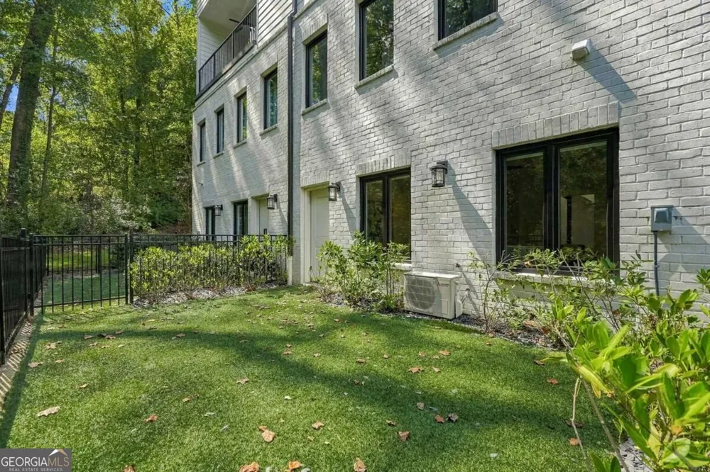1099 Briar Cove CIR NE Atlanta, GA 30329