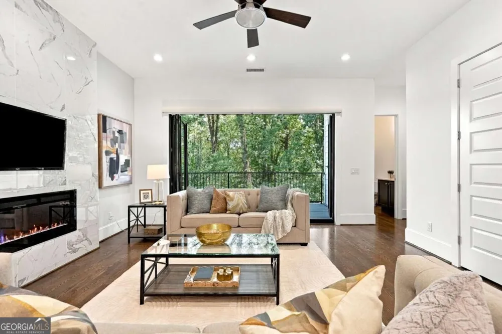 1099 Briar Cove CIR NE Atlanta, GA 30329