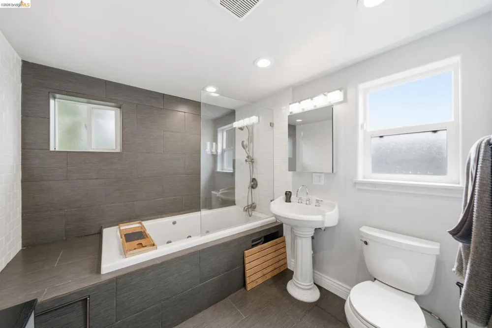 3500 Oak Knoll Blvd Oakland, CA 94605