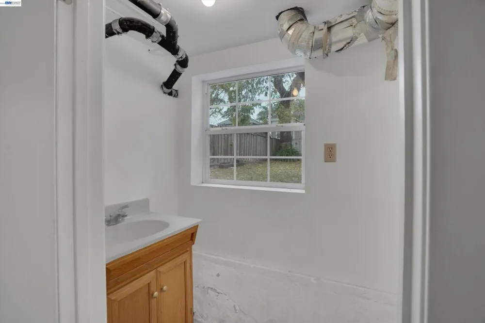 2014 Buena Vista Ave Alameda, CA 94501