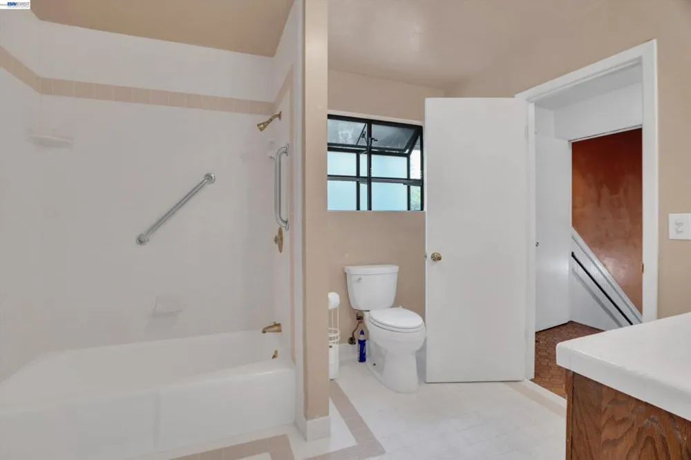 2014 Buena Vista Ave Alameda, CA 94501