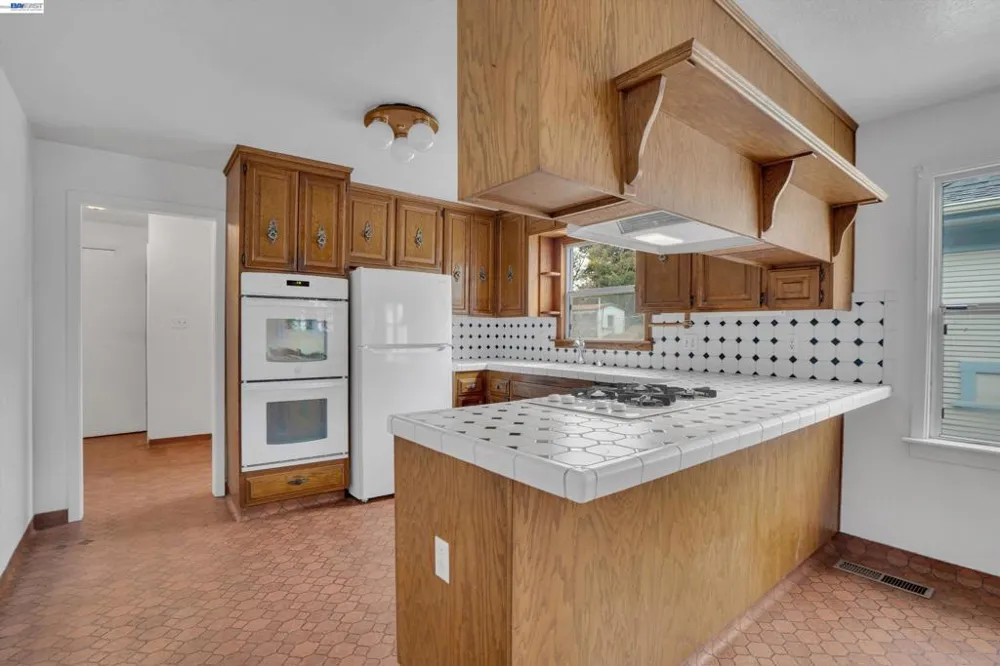2014 Buena Vista Ave Alameda, CA 94501