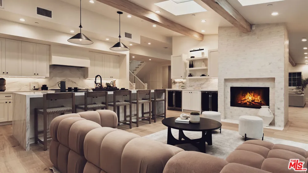 1507 Bundy Drive Los Angeles, CA 90049