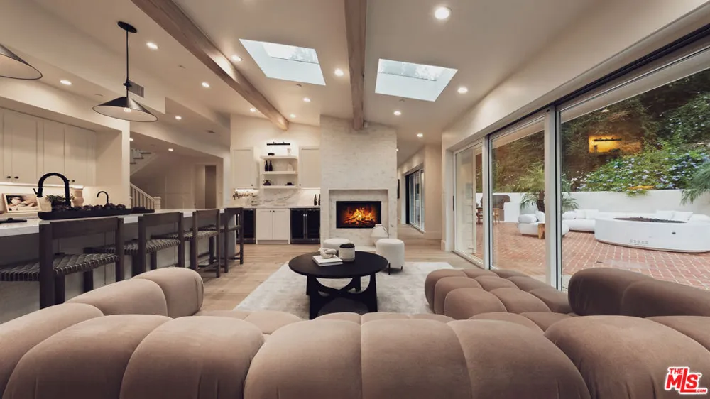1507 Bundy Drive Los Angeles, CA 90049