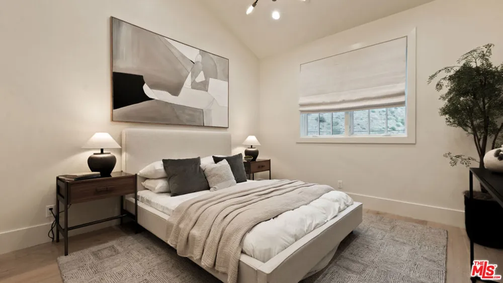 1507 Bundy Drive Los Angeles, CA 90049