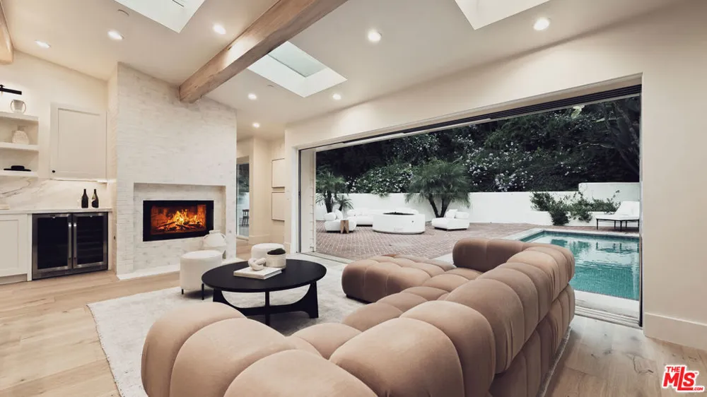 1507 Bundy Drive Los Angeles, CA 90049