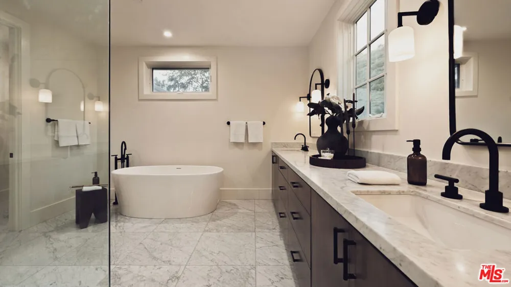 1507 Bundy Drive Los Angeles, CA 90049