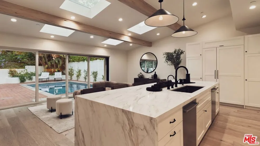 1507 Bundy Drive Los Angeles, CA 90049