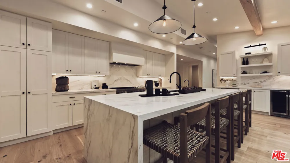 1507 Bundy Drive Los Angeles, CA 90049