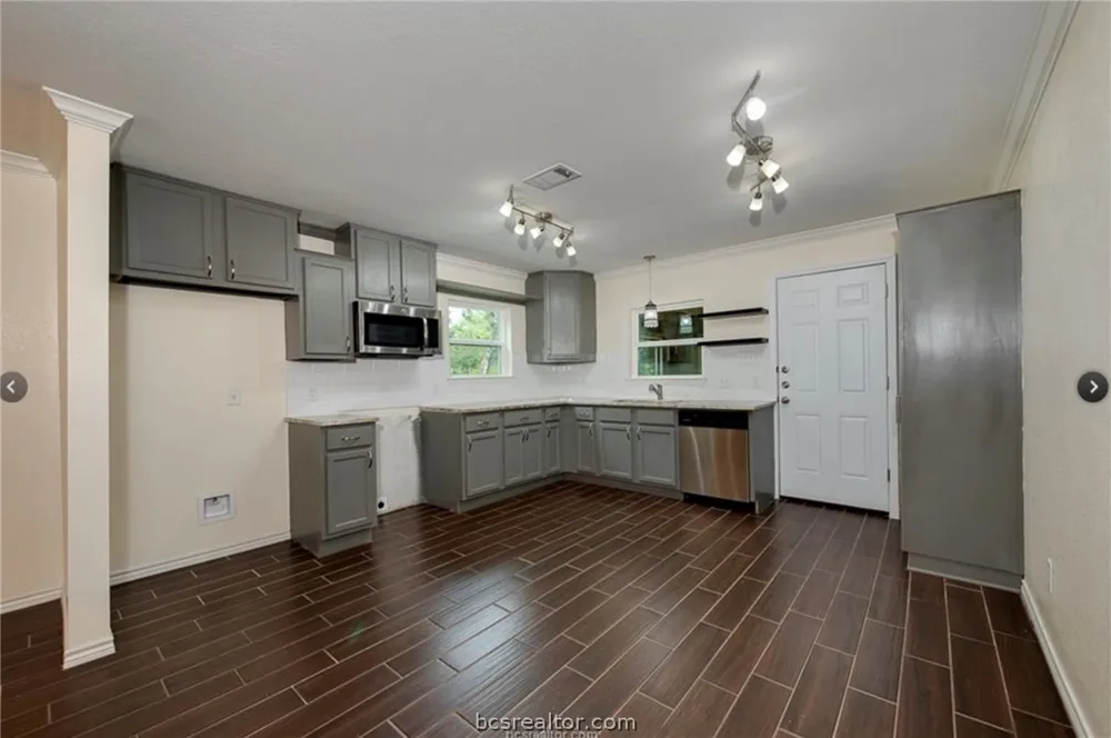 406 Emmett Street Bryan, TX 77802