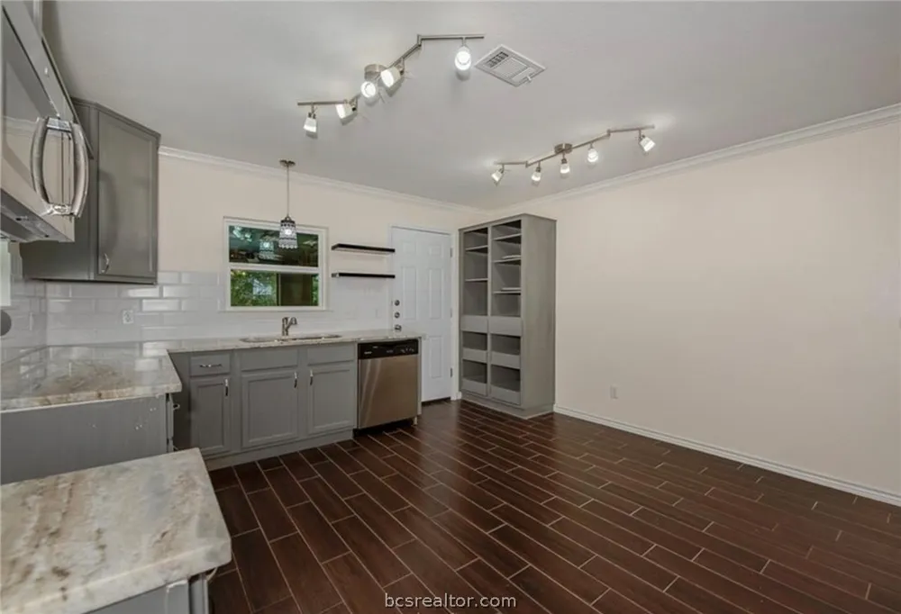 406 Emmett Street Bryan, TX 77802