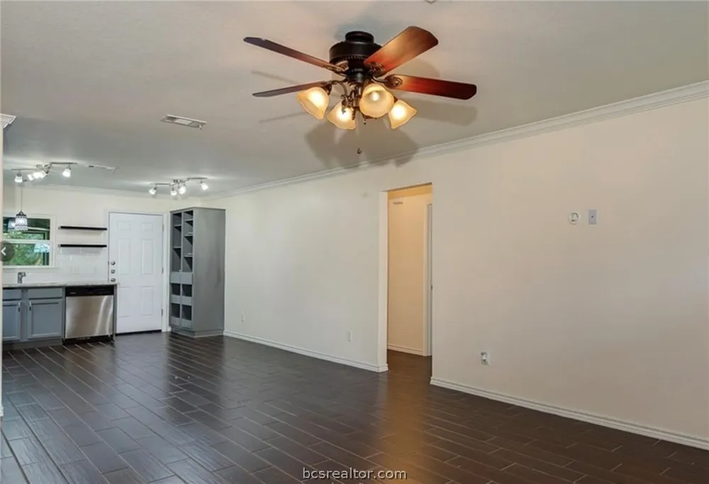 406 Emmett Street Bryan, TX 77802