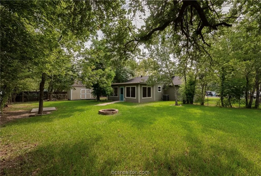 406 Emmett Street Bryan, TX 77802