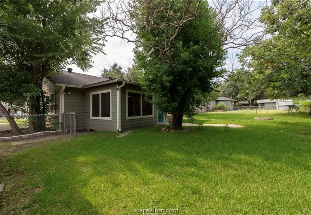 406 Emmett Street Bryan, TX 77802