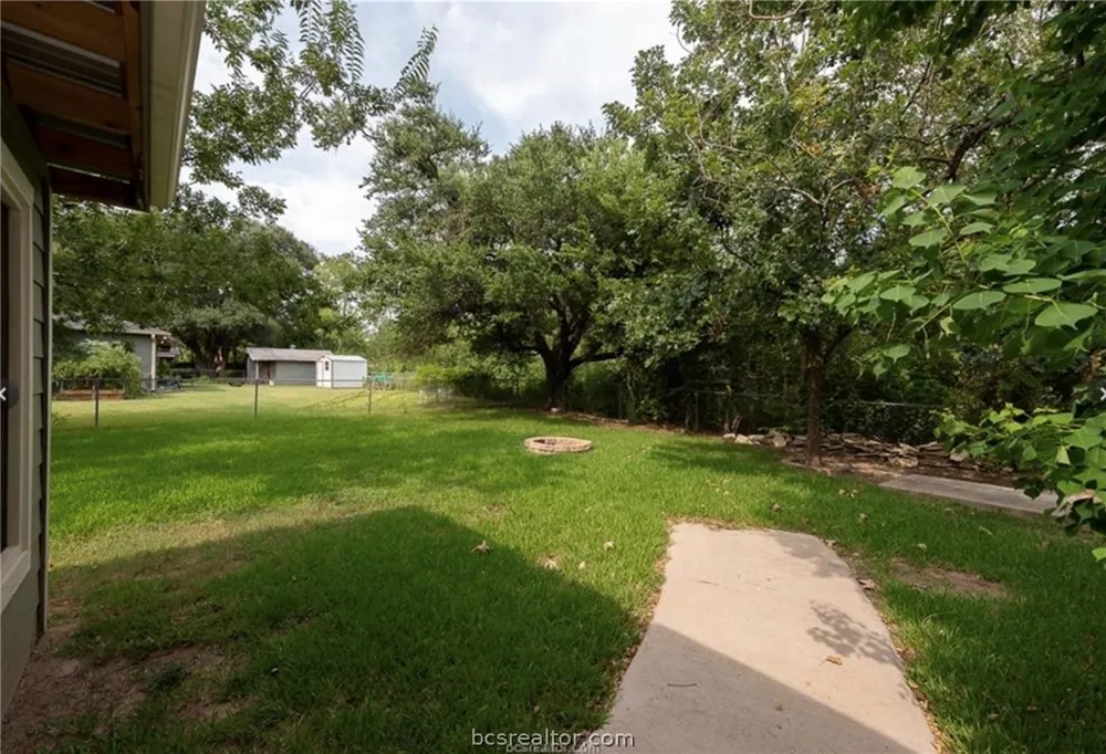 406 Emmett Street Bryan, TX 77802