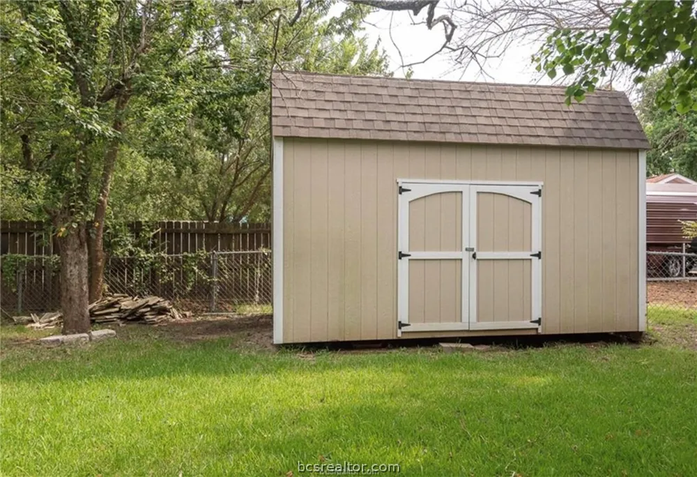 406 Emmett Street Bryan, TX 77802