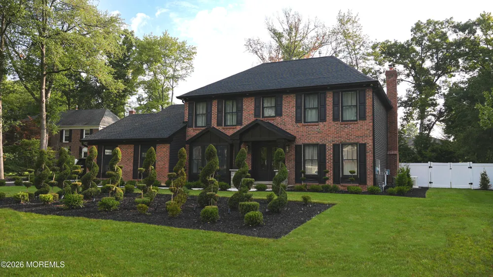 9 Wood Lake Court North Brunswick, NJ 08902