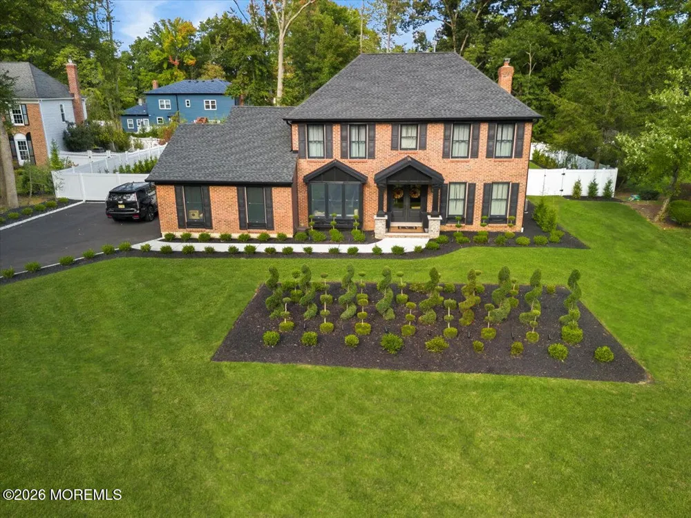 9 Wood Lake Court North Brunswick, NJ 08902
