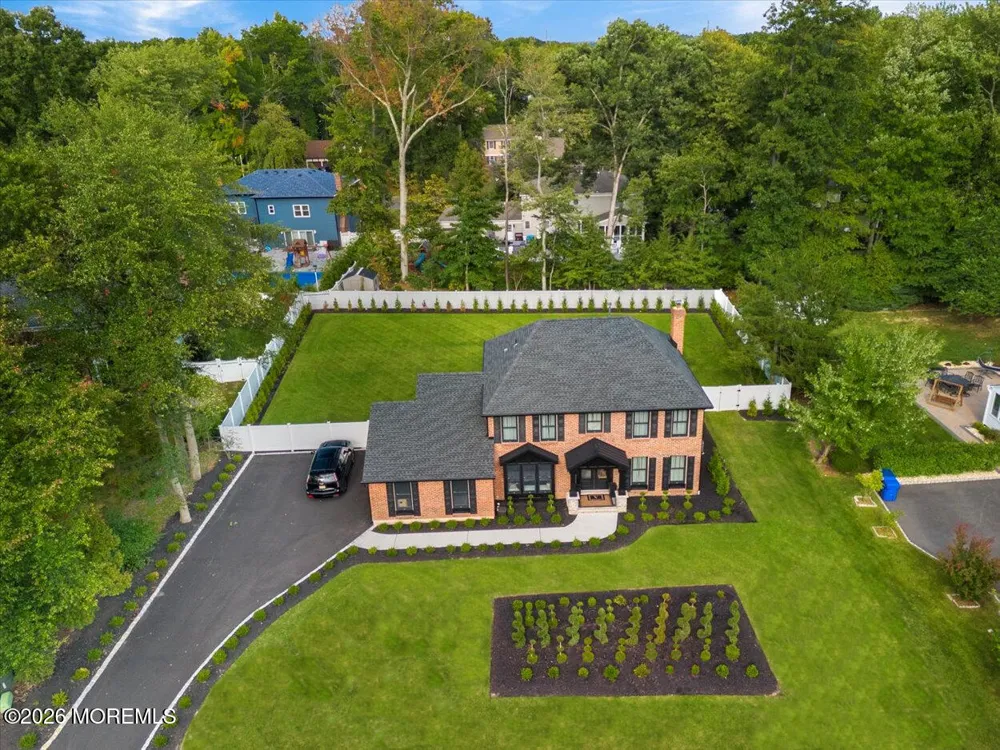 9 Wood Lake Court North Brunswick, NJ 08902