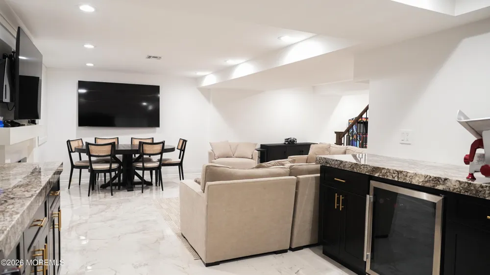 9 Wood Lake Court North Brunswick, NJ 08902