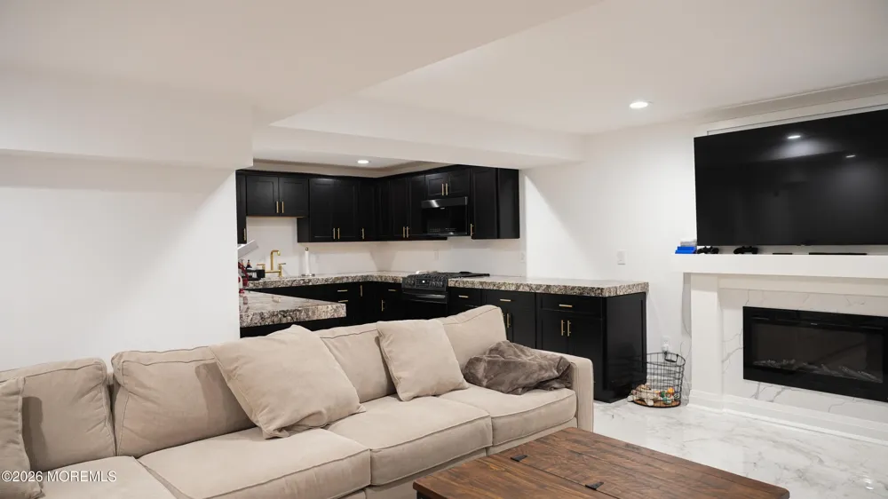 9 Wood Lake Court North Brunswick, NJ 08902