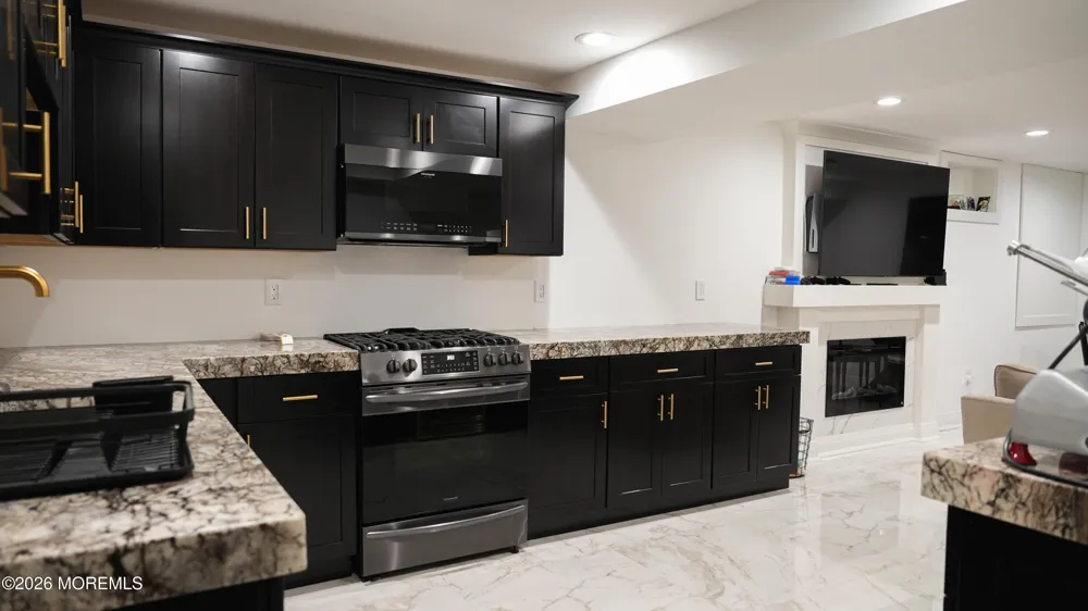 9 Wood Lake Court North Brunswick, NJ 08902