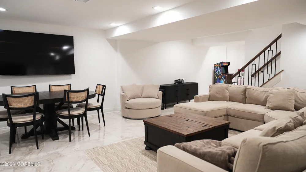 9 Wood Lake Court North Brunswick, NJ 08902