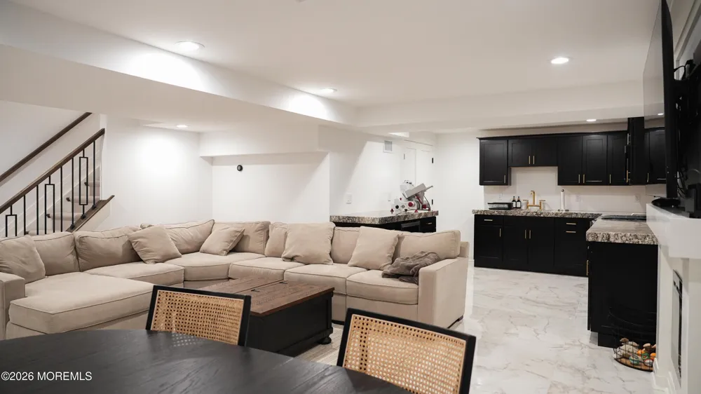 9 Wood Lake Court North Brunswick, NJ 08902