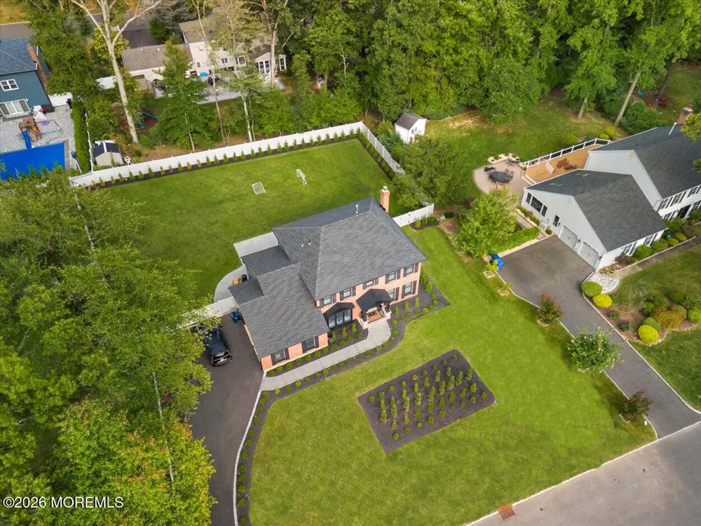 9 Wood Lake Court North Brunswick, NJ 08902