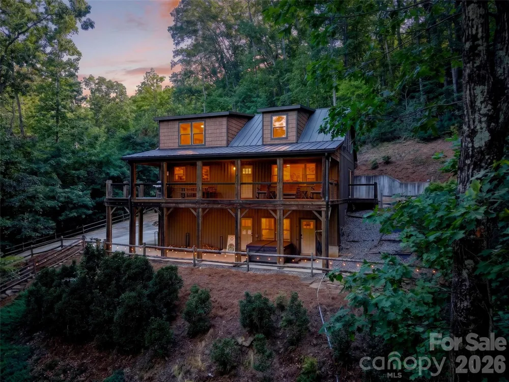3050 Green River Cove Road Saluda, NC 28773
