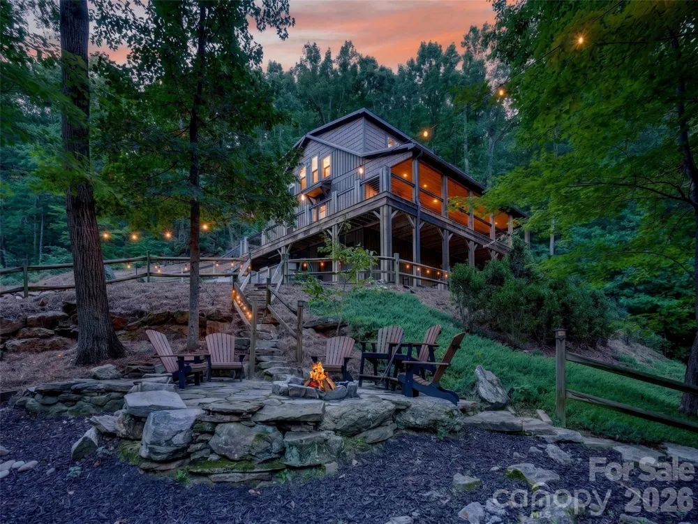 3050 Green River Cove Road Saluda, NC 28773