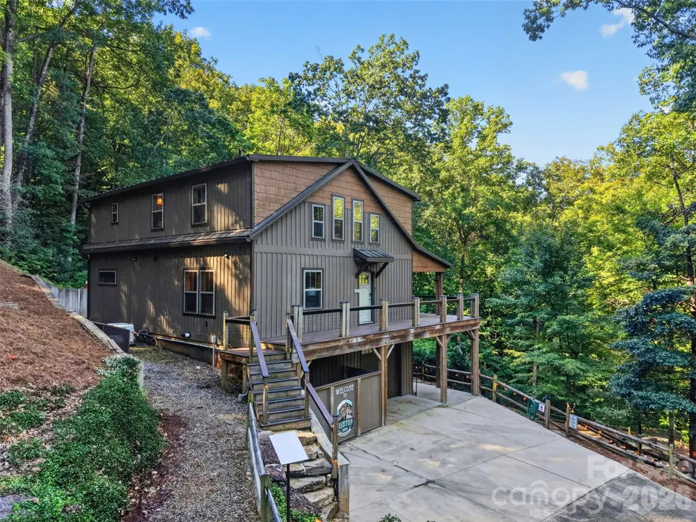 3050 Green River Cove Road Saluda, NC 28773