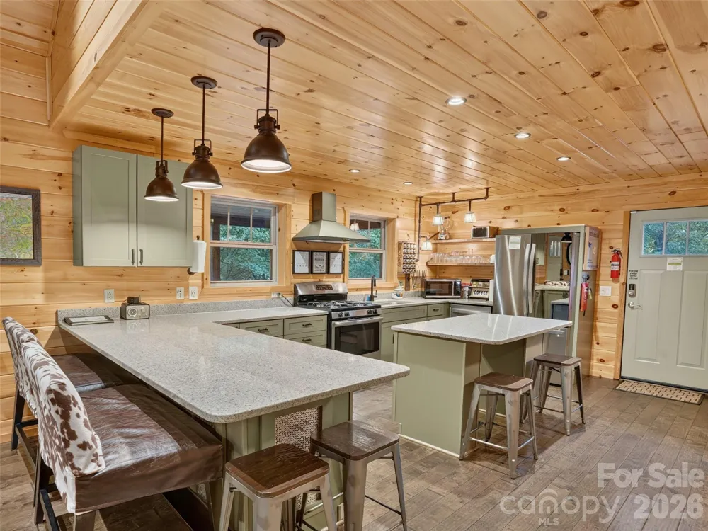 3050 Green River Cove Road Saluda, NC 28773
