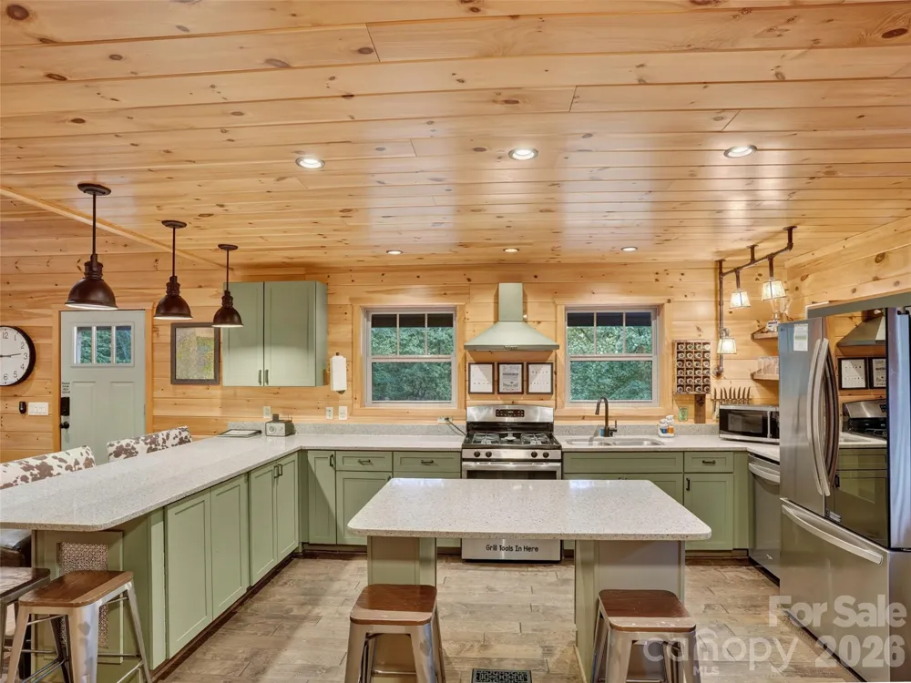 3050 Green River Cove Road Saluda, NC 28773