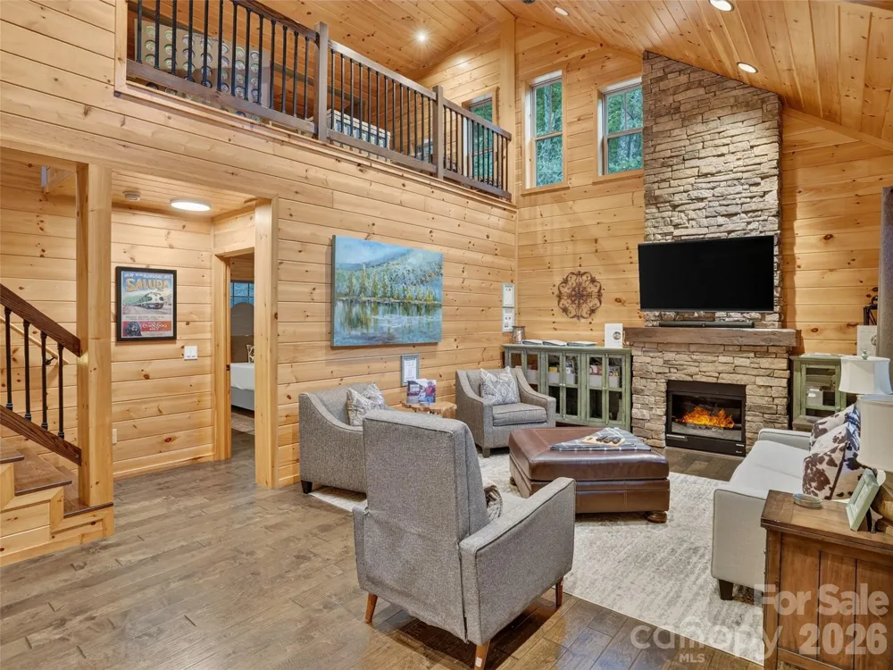 3050 Green River Cove Road Saluda, NC 28773