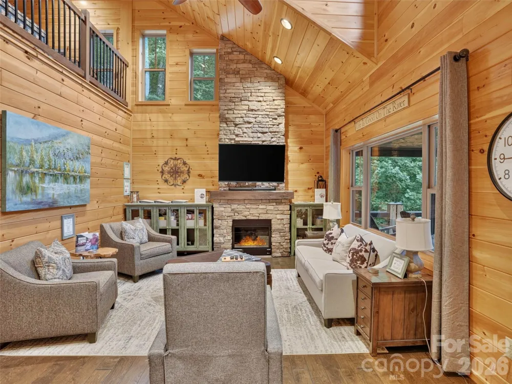 3050 Green River Cove Road Saluda, NC 28773