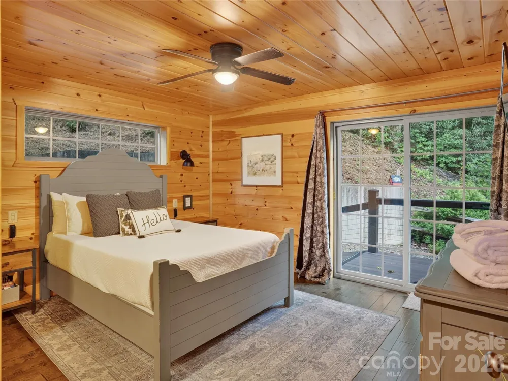 3050 Green River Cove Road Saluda, NC 28773