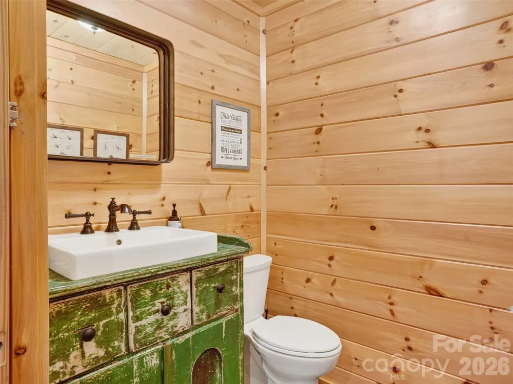3050 Green River Cove Road Saluda, NC 28773