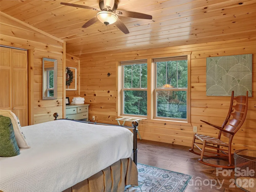 3050 Green River Cove Road Saluda, NC 28773