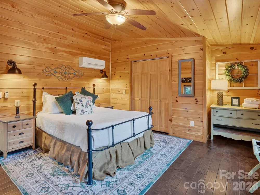 3050 Green River Cove Road Saluda, NC 28773