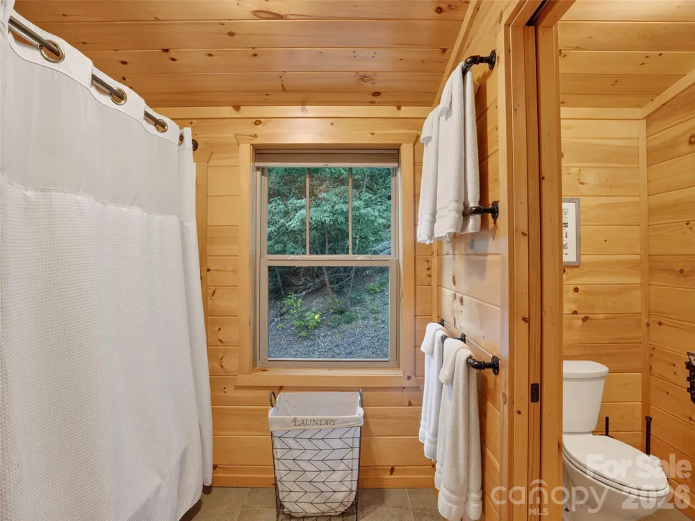 3050 Green River Cove Road Saluda, NC 28773