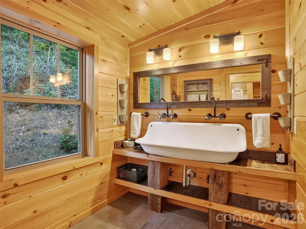 3050 Green River Cove Road Saluda, NC 28773