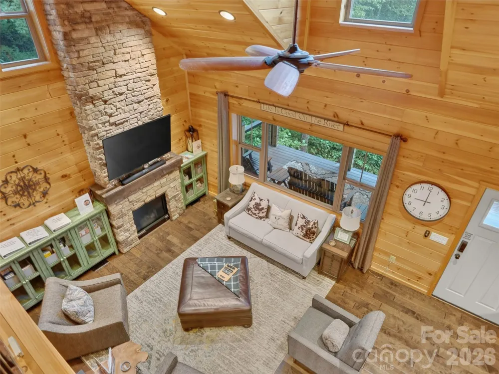 3050 Green River Cove Road Saluda, NC 28773