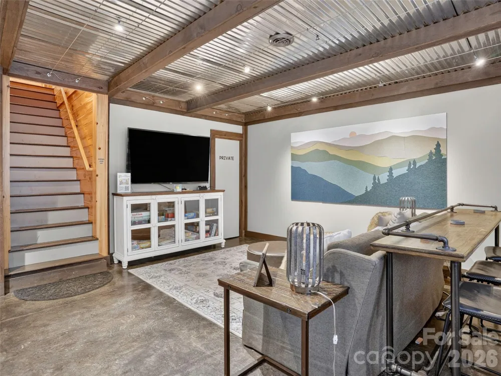 3050 Green River Cove Road Saluda, NC 28773