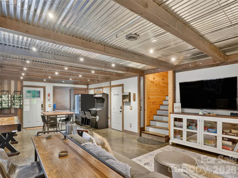 3050 Green River Cove Road Saluda, NC 28773
