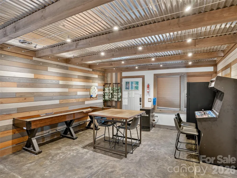 3050 Green River Cove Road Saluda, NC 28773