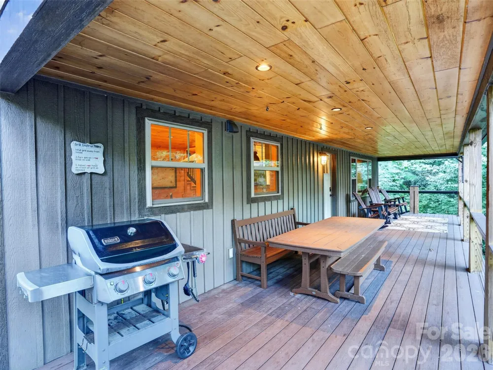 3050 Green River Cove Road Saluda, NC 28773