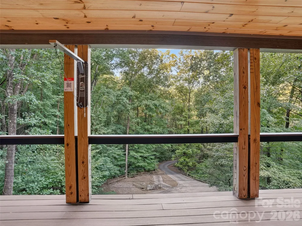 3050 Green River Cove Road Saluda, NC 28773