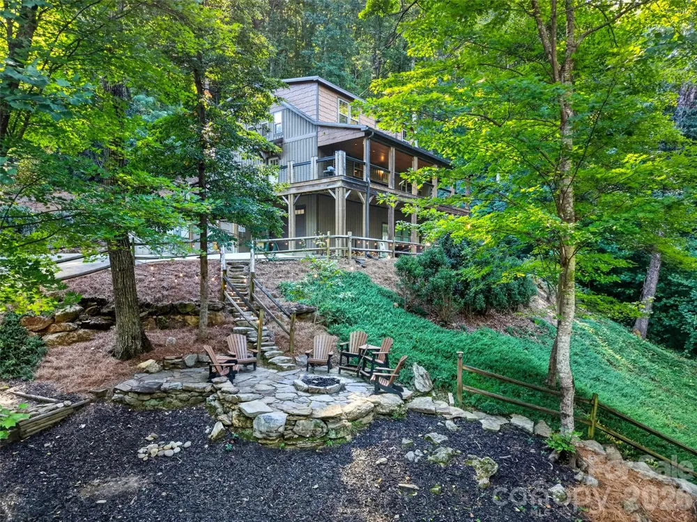 3050 Green River Cove Road Saluda, NC 28773
